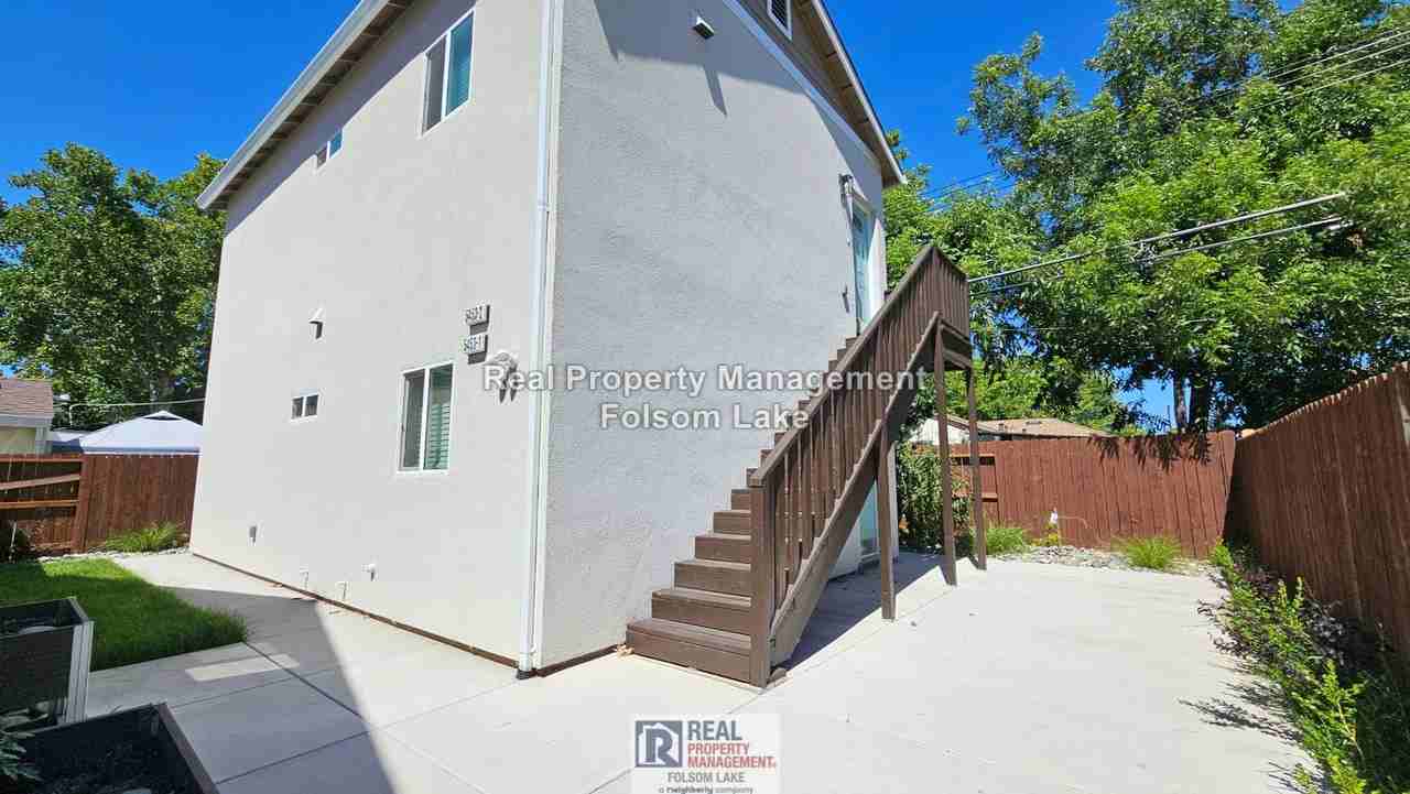 5431 Bradford Dr - Photo 3 of 19