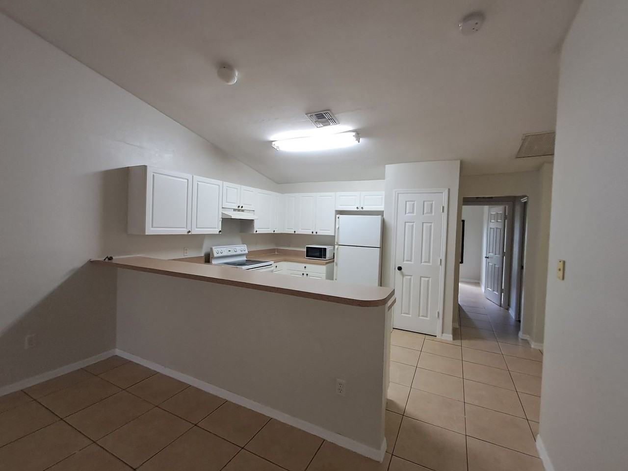 4868 Golfview Blvd - Photo 4 of 10