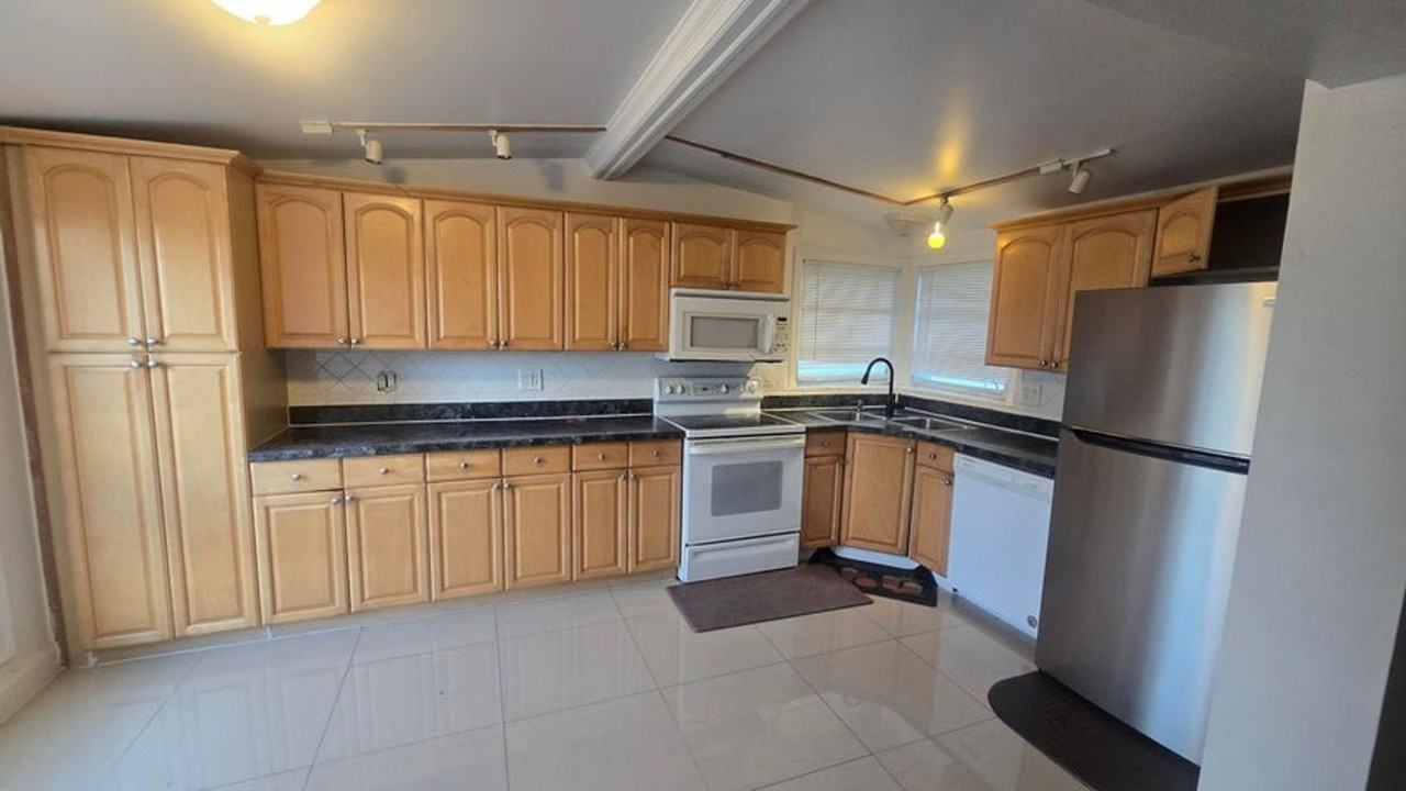 1933 Ne 48th St - Photo 2 of 11