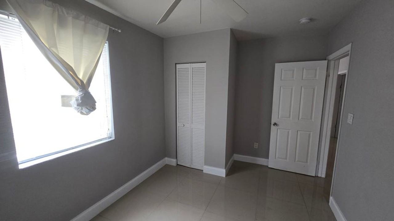 1933 Ne 48th St - Photo 6 of 11