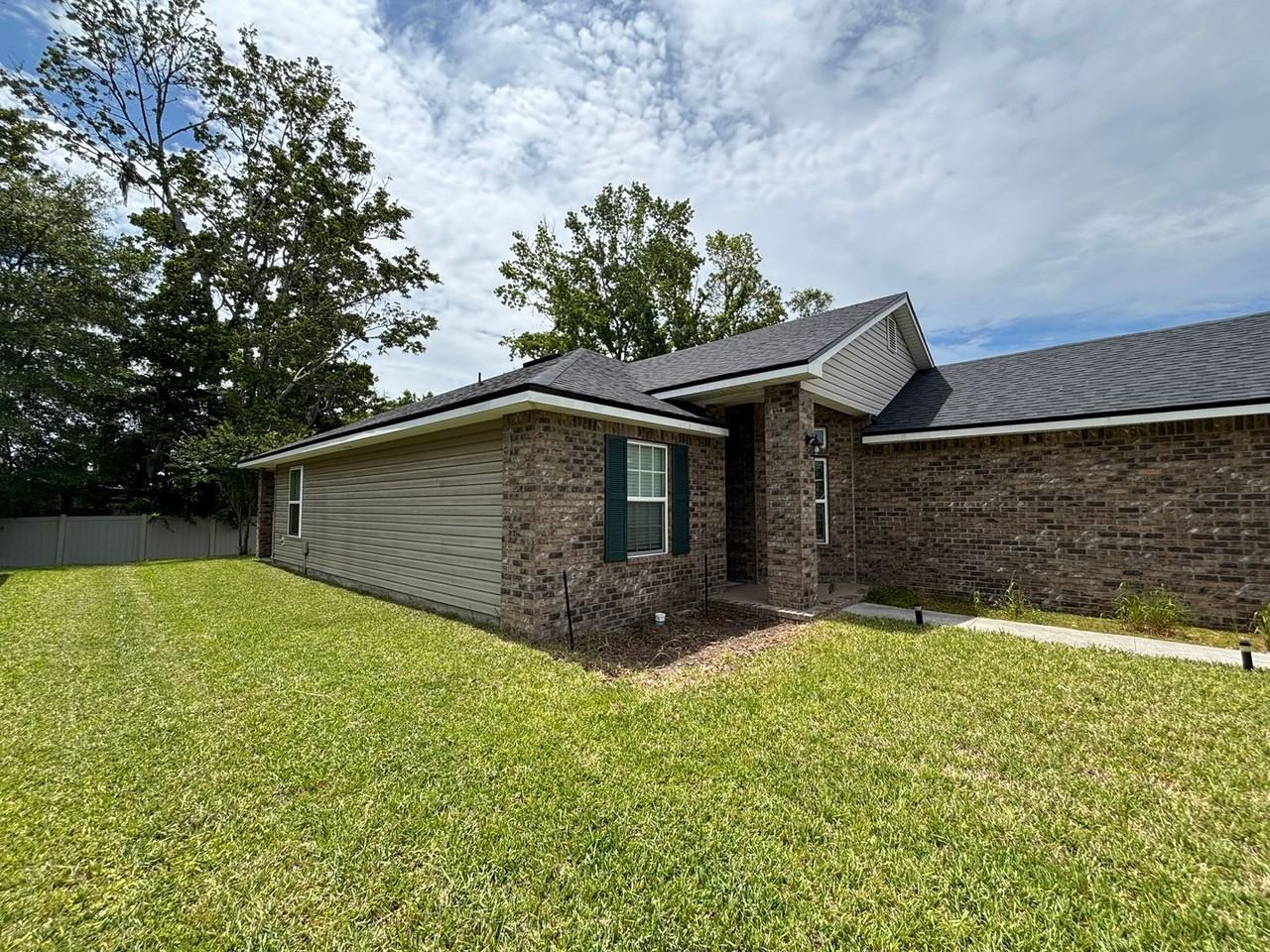 8112 Helmsley Blvd - Photo 2 of 19