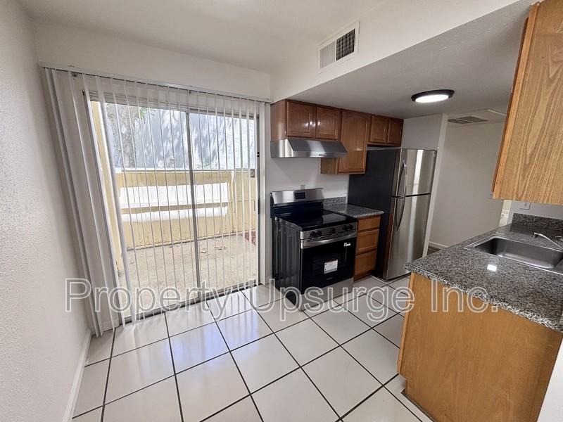 715 Mary St #13 - Photo 3 of 12