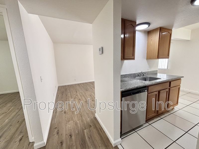 715 Mary St #13 - Photo 4 of 12