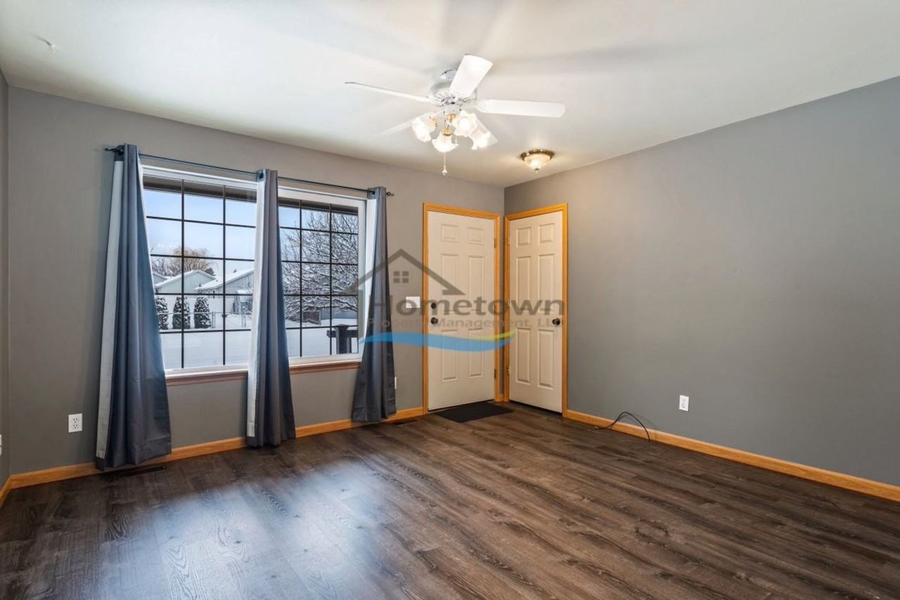 880 N Tucson St - Photo 4 of 33
