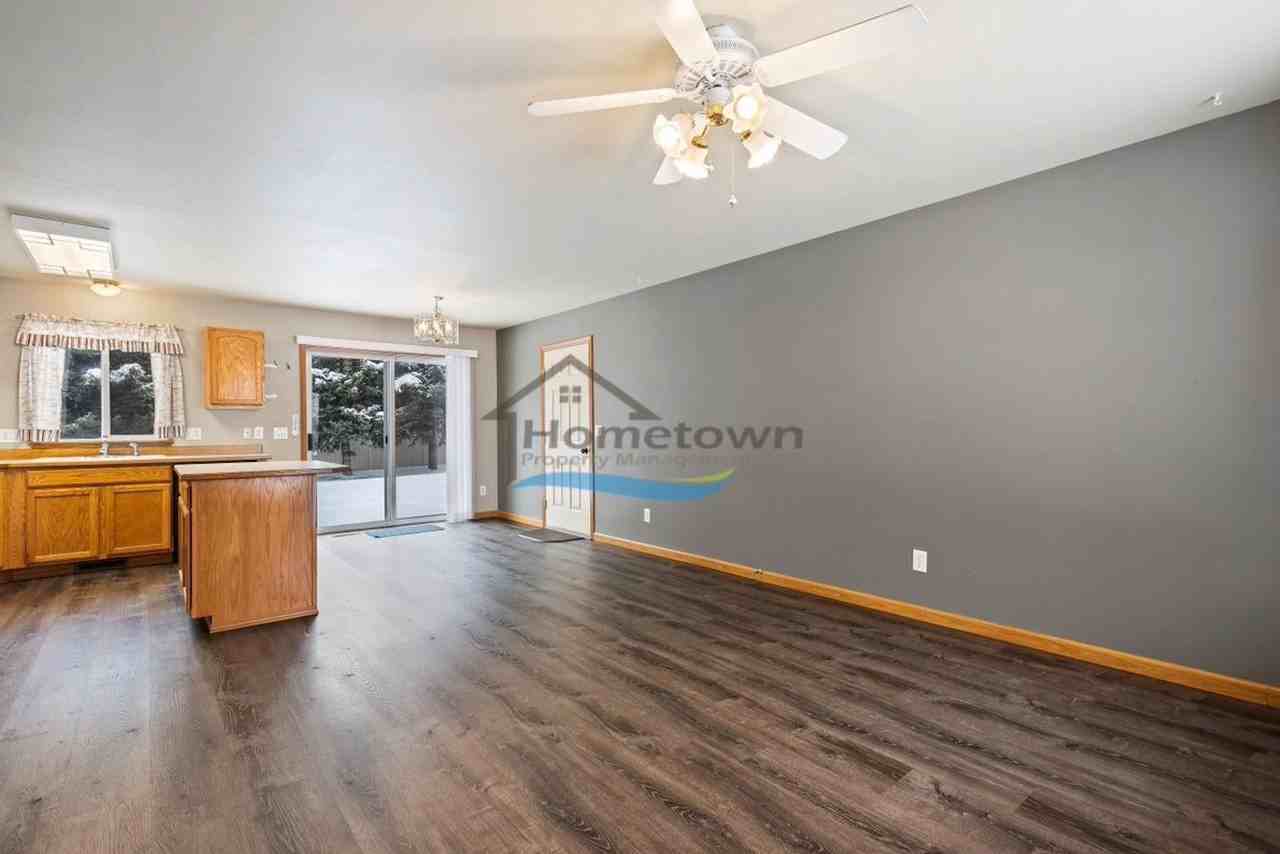 880 N Tucson St - Photo 6 of 33