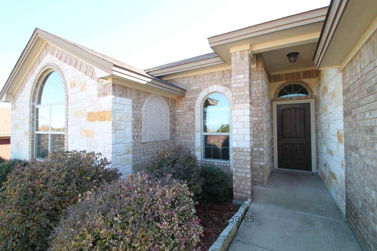 2522 Boxwood Dr - Photo 2 of 33