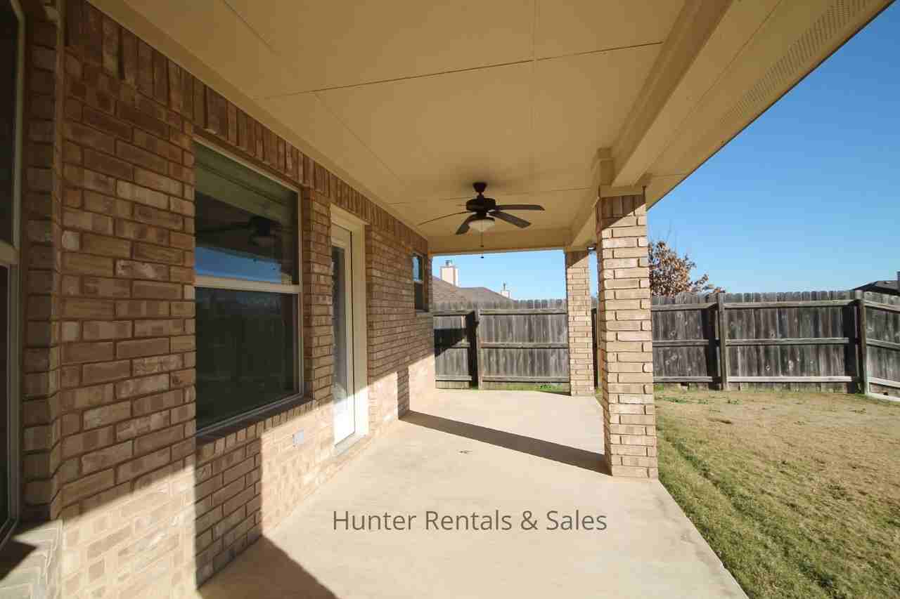 2522 Boxwood Dr - Photo 3 of 33