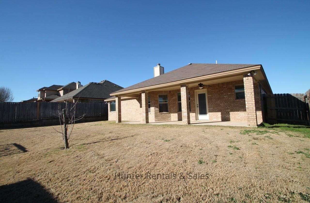2522 Boxwood Dr - Photo 4 of 33