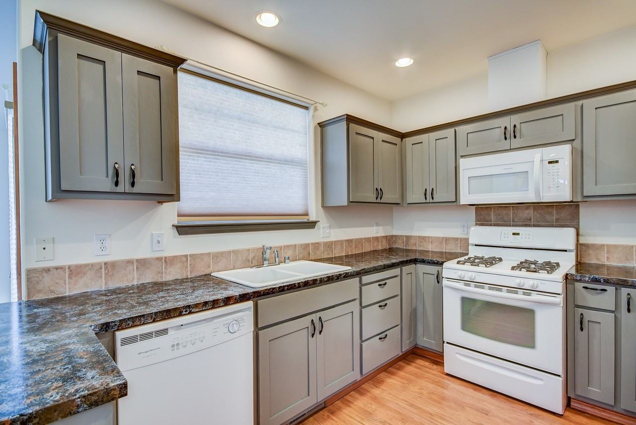 1232 Sw Xavier Dr - Photo 4 of 19