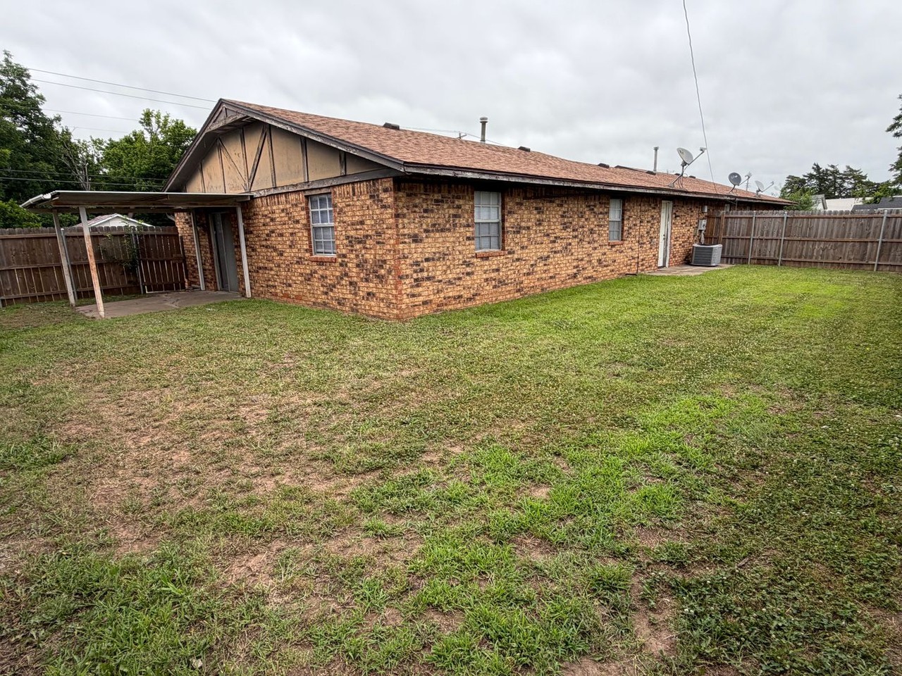 721 E Wallace St - Photo 3 of 10
