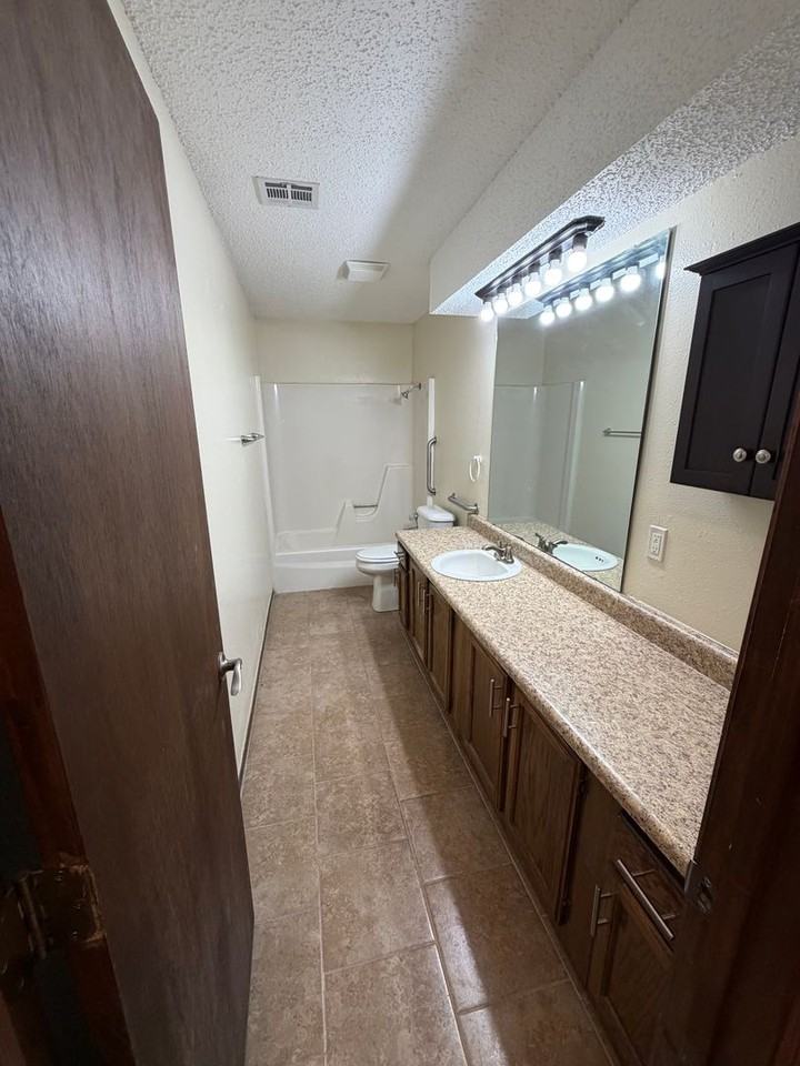 721 E Wallace St - Photo 6 of 10