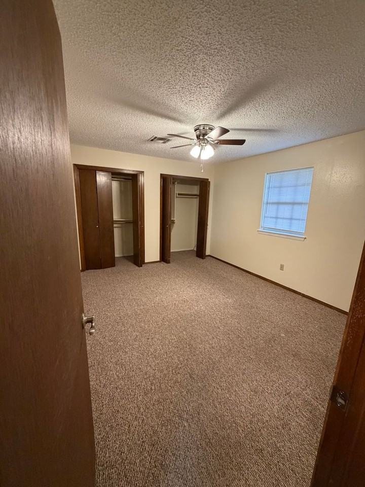 721 E Wallace St - Photo 7 of 10