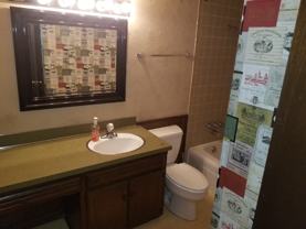 quiet complex, 1200 sq feet , walk in closet second floor - Photo 1 of 1