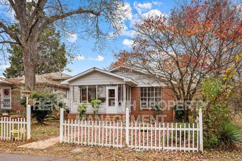 2005 Snavely Ave Sw - Photo 3 of 19
