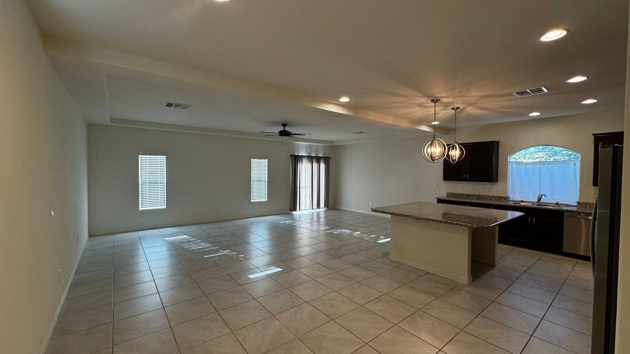 9896 Panther Hollow St - Photo 5 of 36