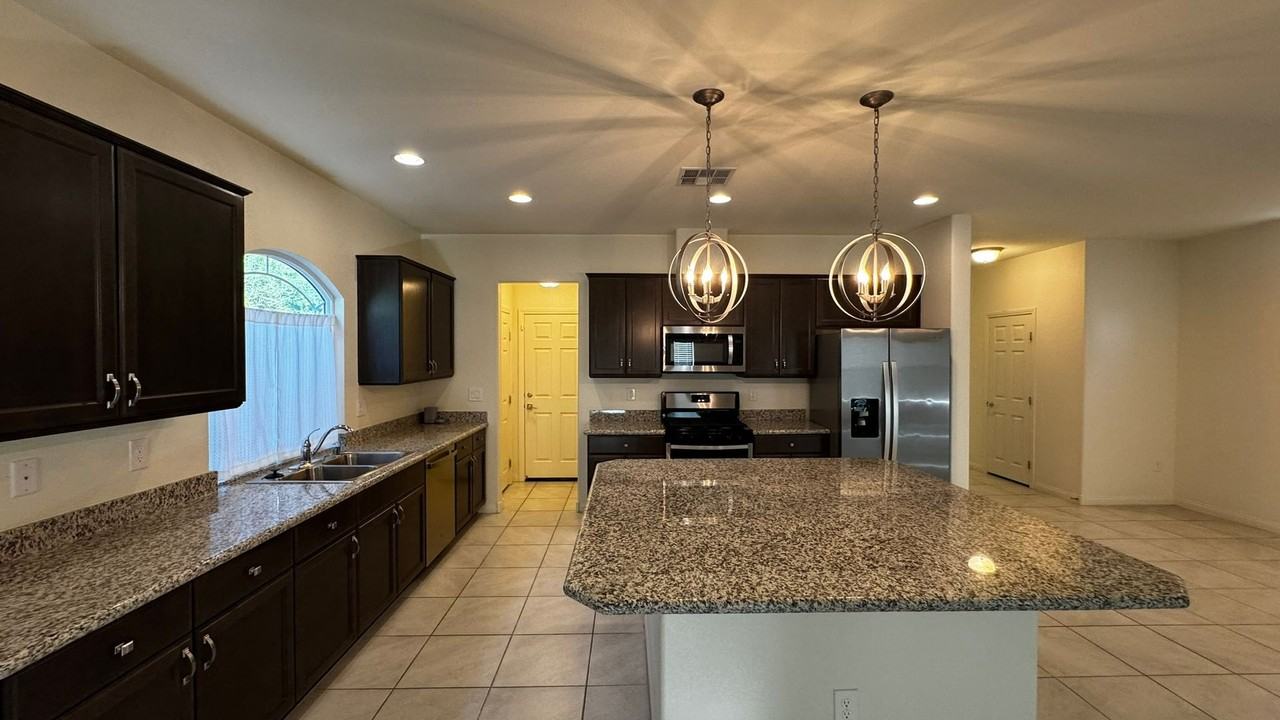 9896 Panther Hollow St - Photo 7 of 36