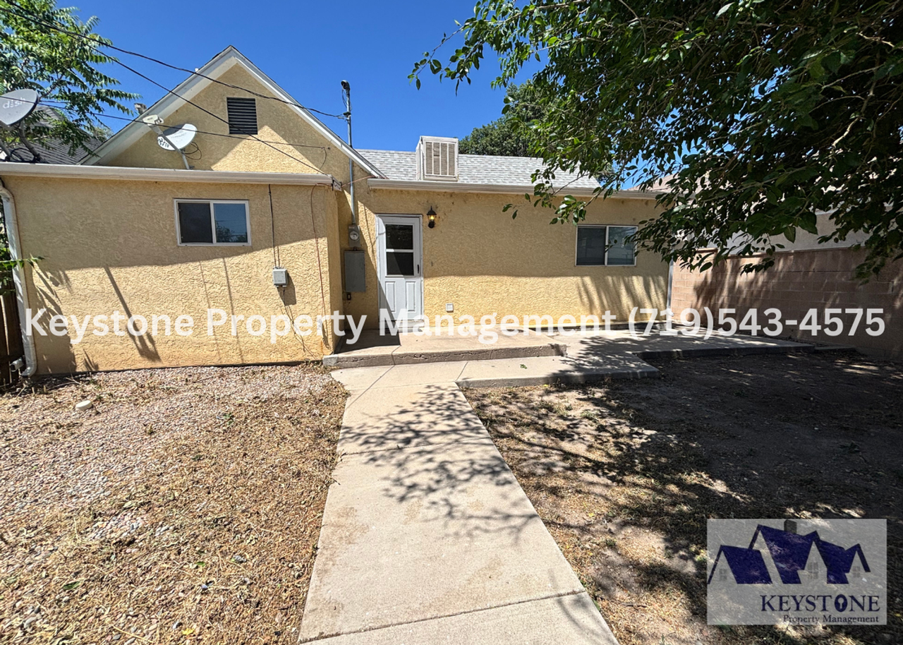 718 W 11th St - Photo 2 of 11
