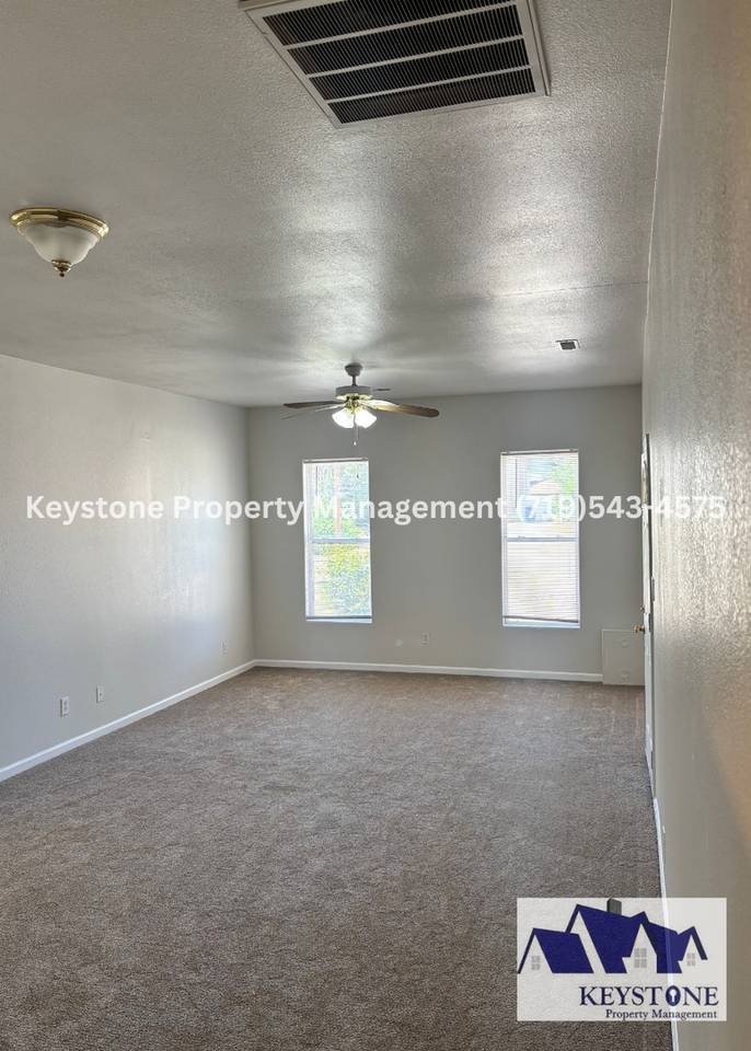 718 W 11th St - Photo 4 of 11