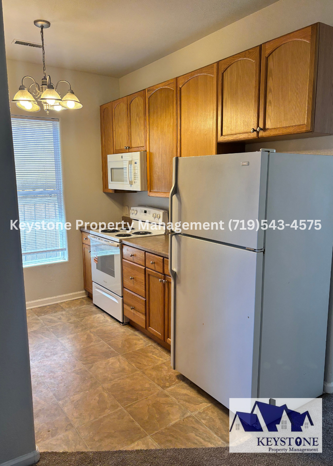 718 W 11th St - Photo 5 of 11