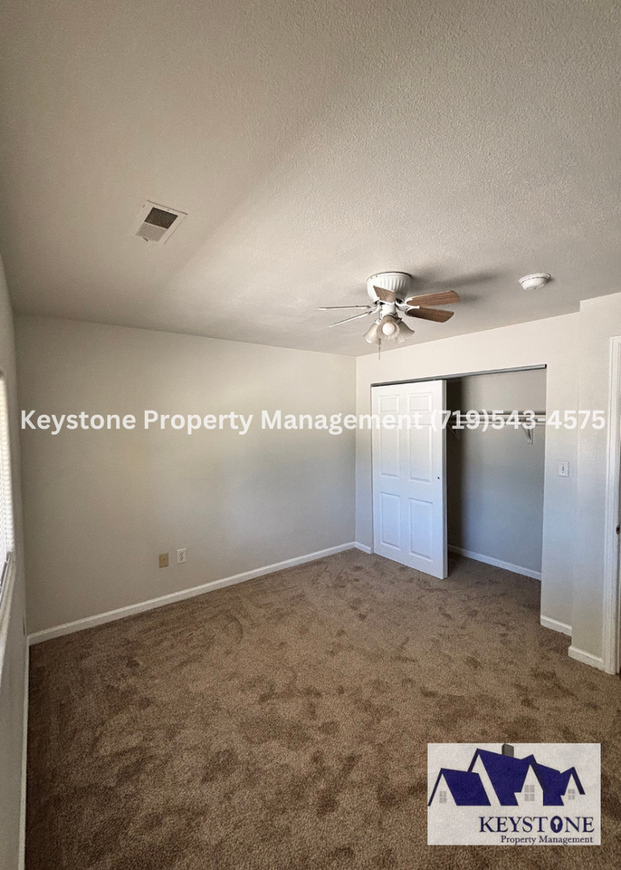 718 W 11th St - Photo 7 of 11