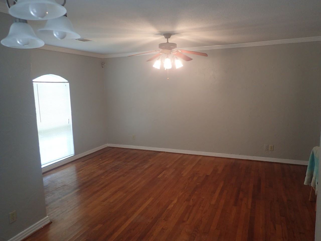 6340 Parkdale Dr - Photo 2 of 23