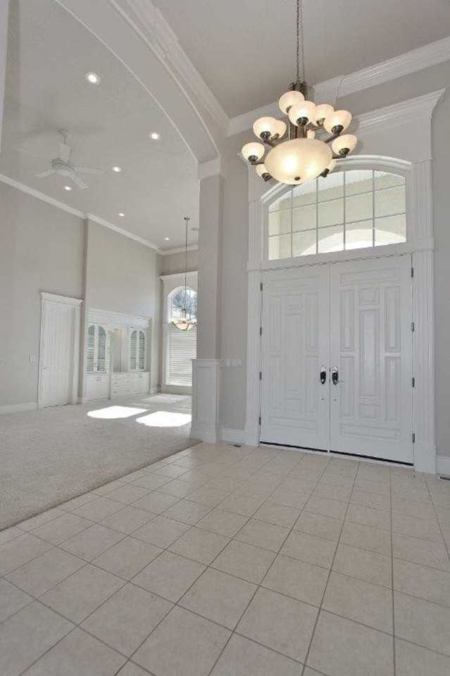 2291 N Greenview Ct - Photo 2 of 50
