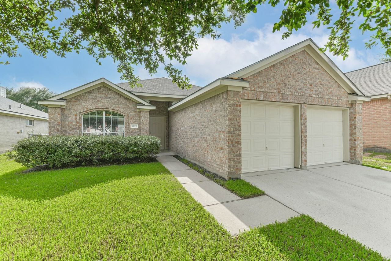 13831 Hillingdale Ln