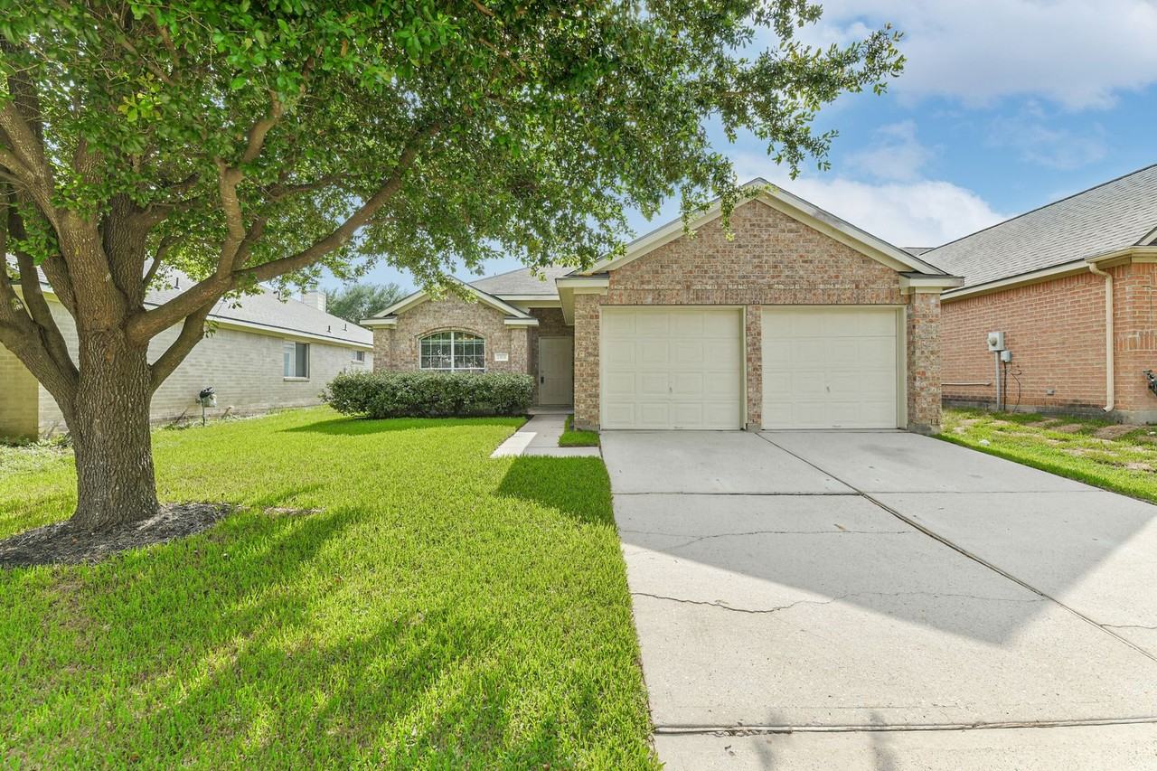 13831 Hillingdale Ln - Photo 2 of 35