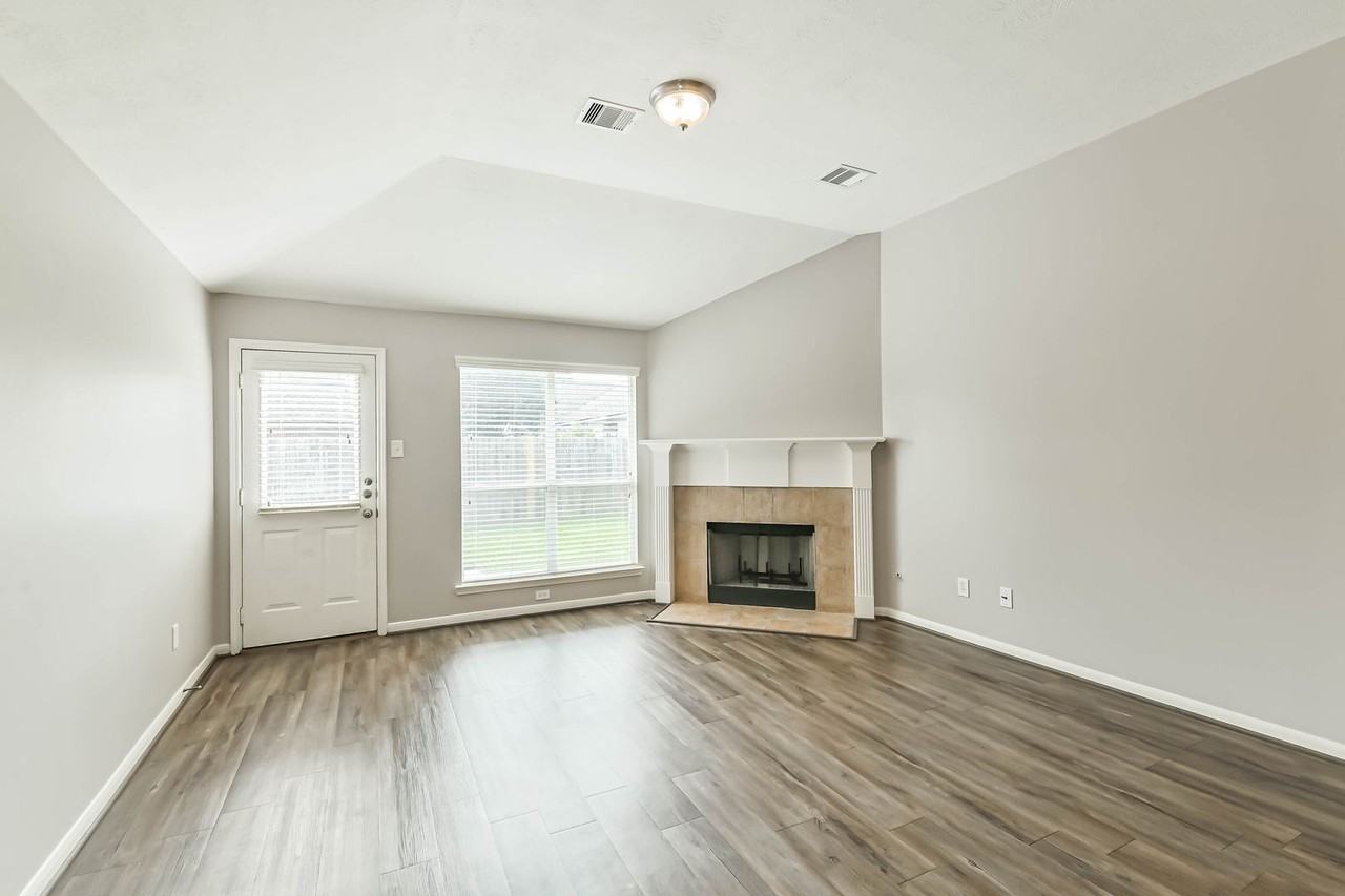 13831 Hillingdale Ln - Photo 6 of 35