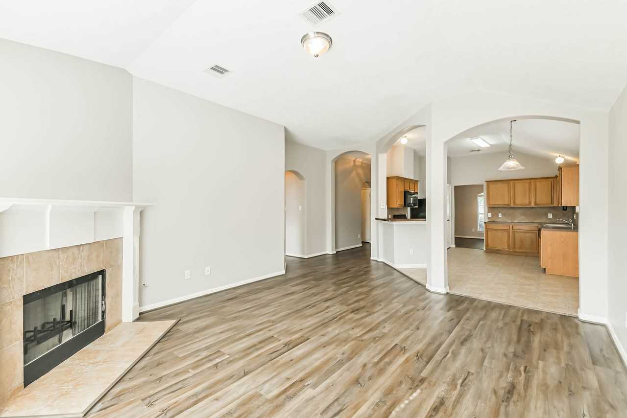 13831 Hillingdale Ln - Photo 7 of 35