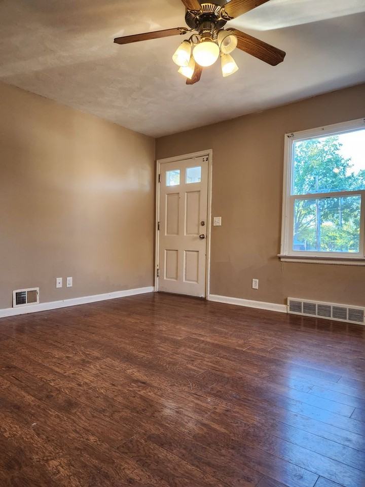 5818 South St - Photo 2 of 10