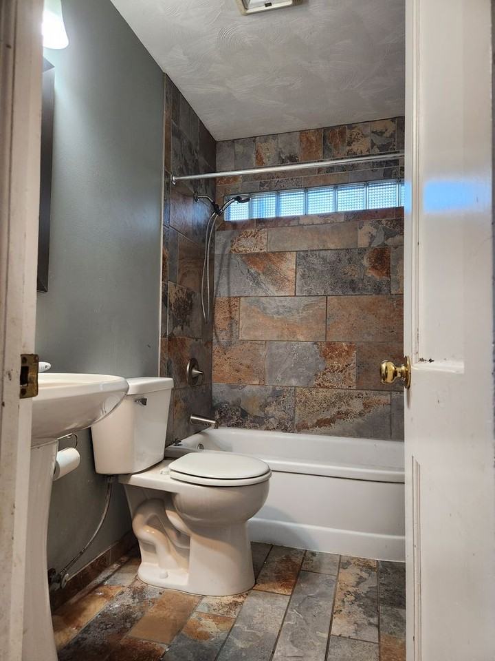 5818 South St - Photo 3 of 10