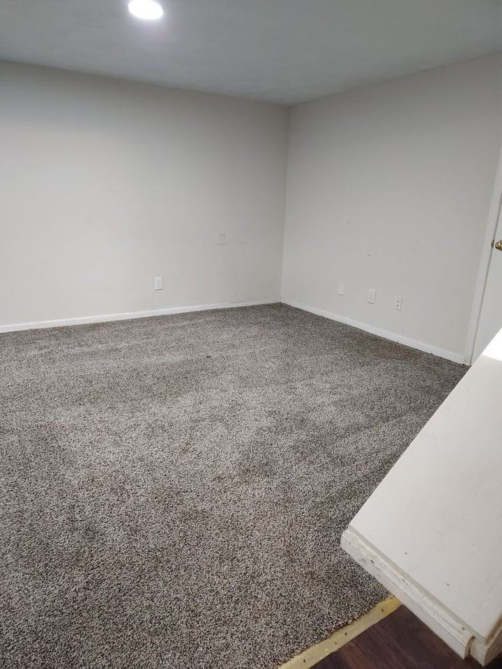 5818 South St - Photo 5 of 10