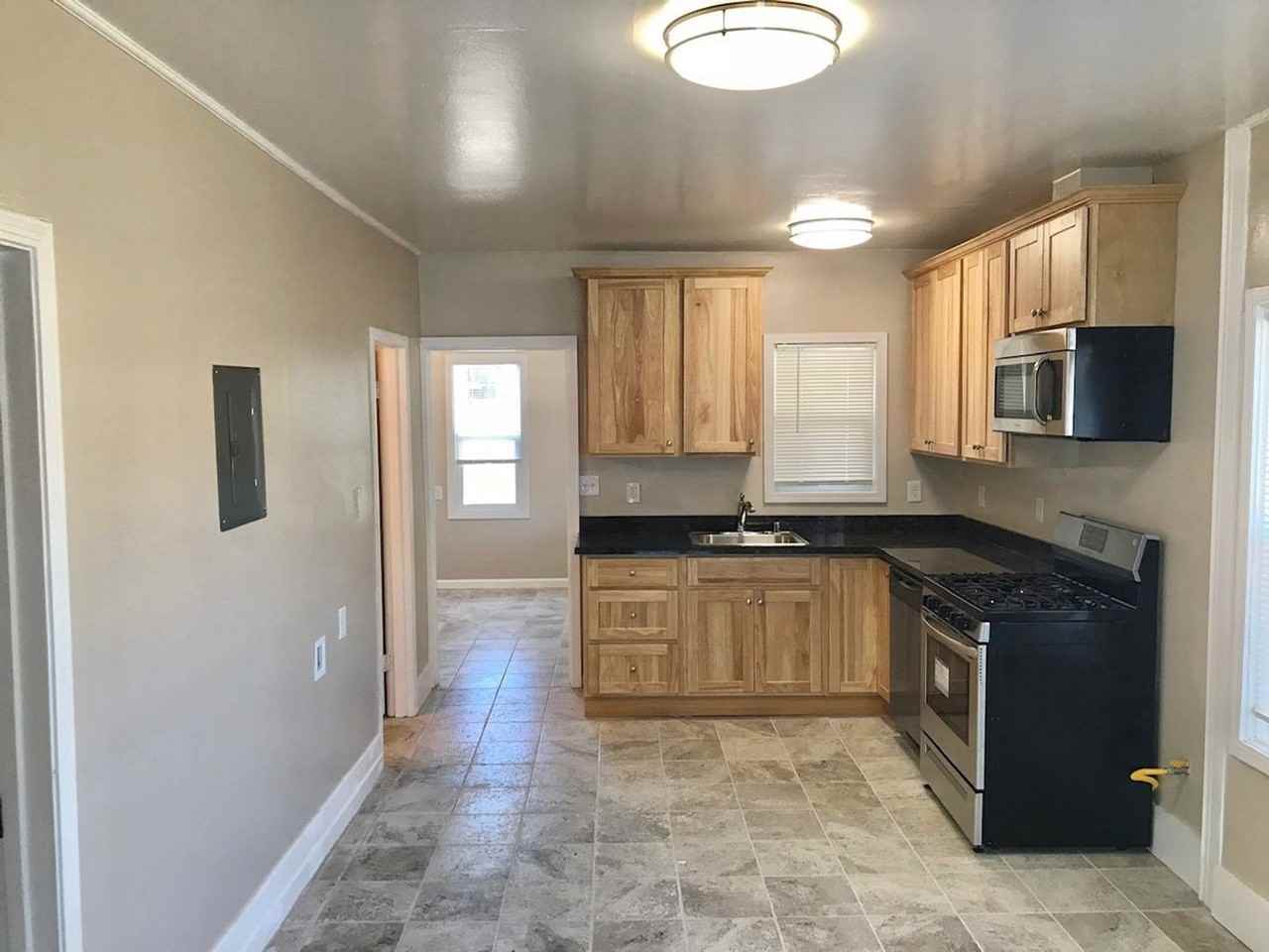 3521 Center Ave - Photo 4 of 11