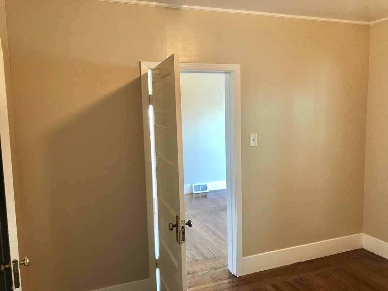 3521 Center Ave - Photo 5 of 11