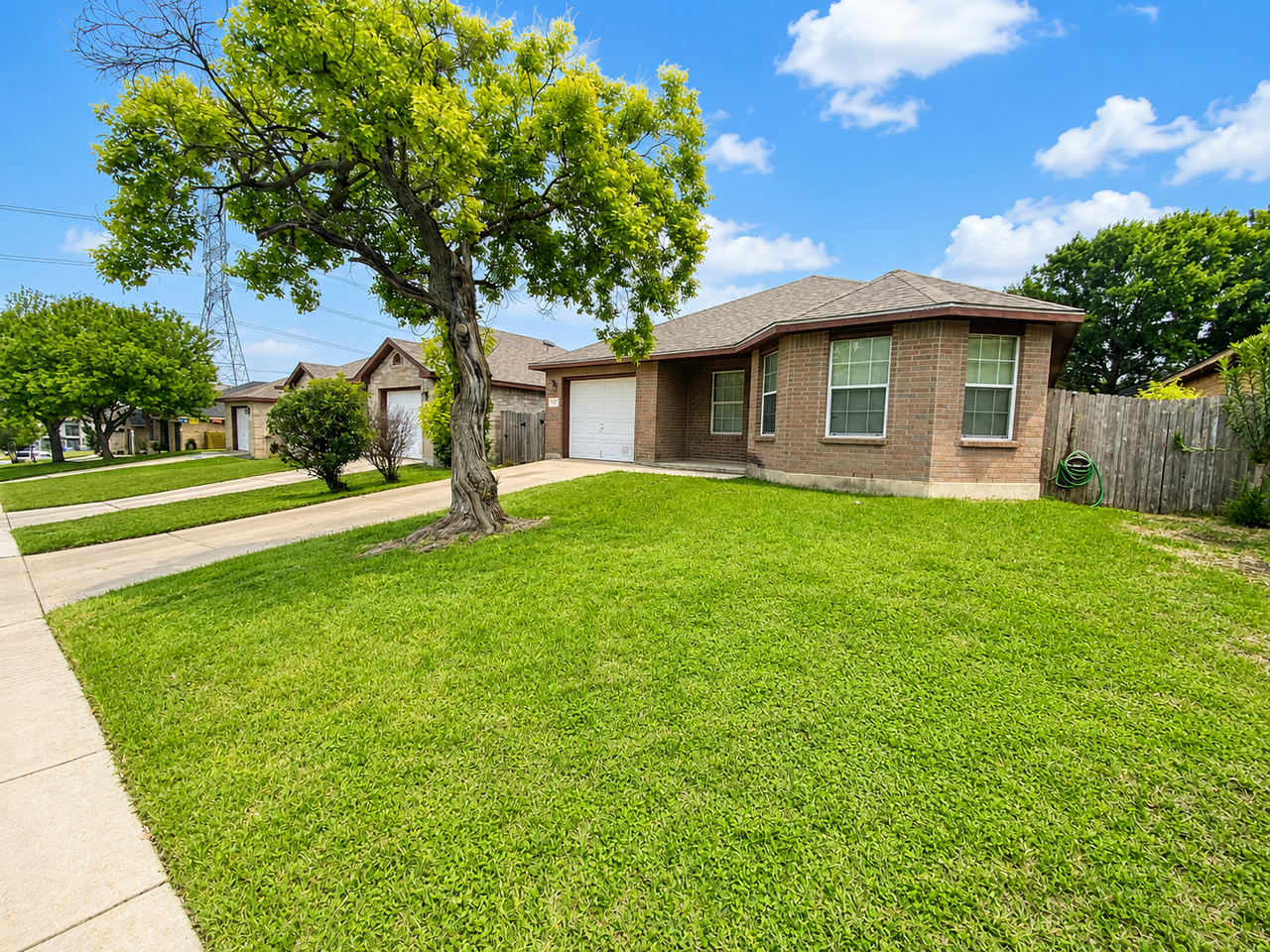 10622 N Shaenridge - Photo 2 of 9