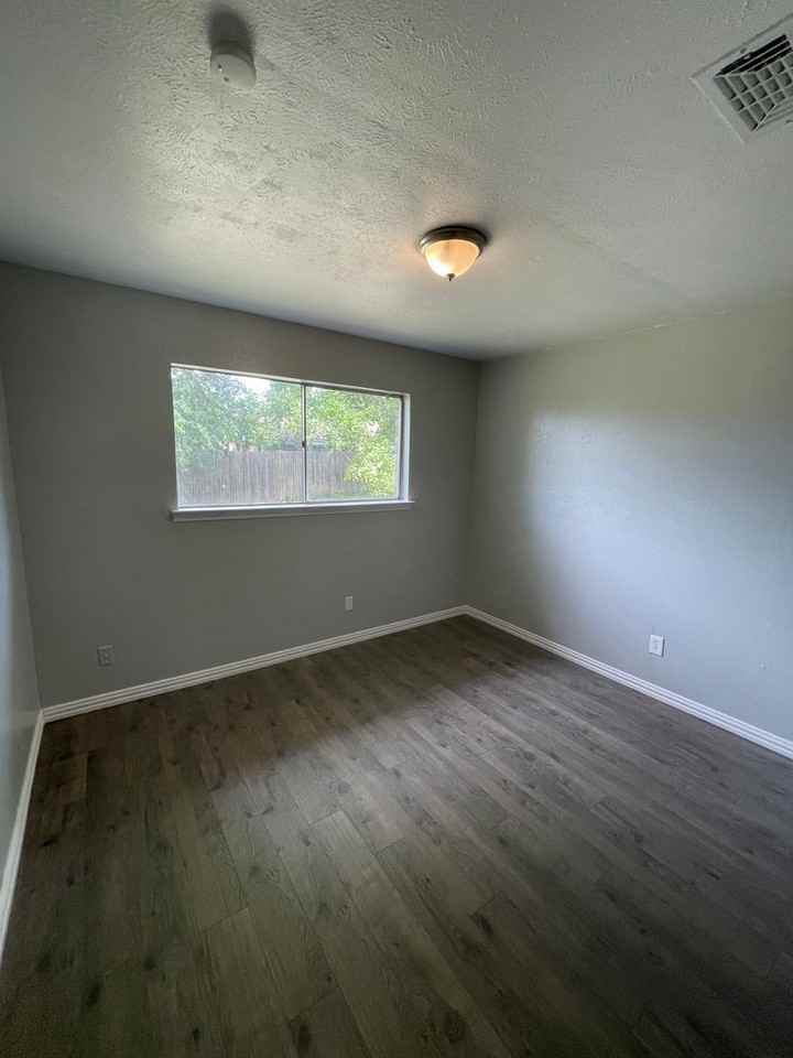 913 E Timberview Ln - Photo 7 of 13