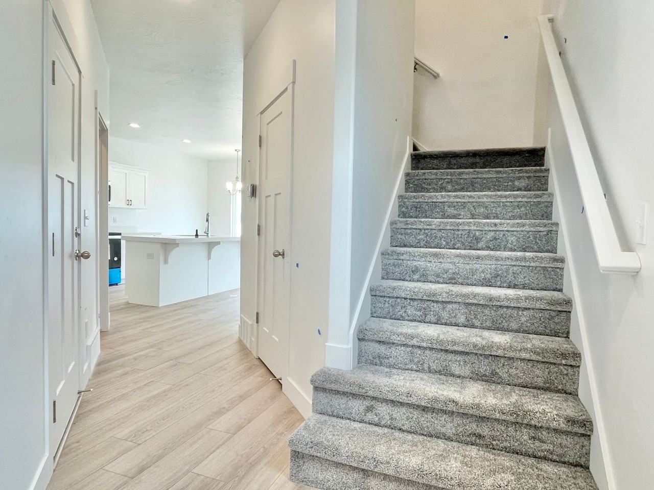 899 E Pacific Dr - Photo 2 of 23