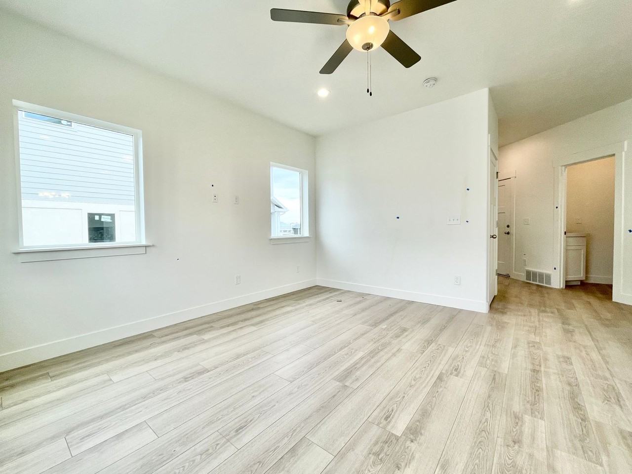 899 E Pacific Dr - Photo 4 of 23