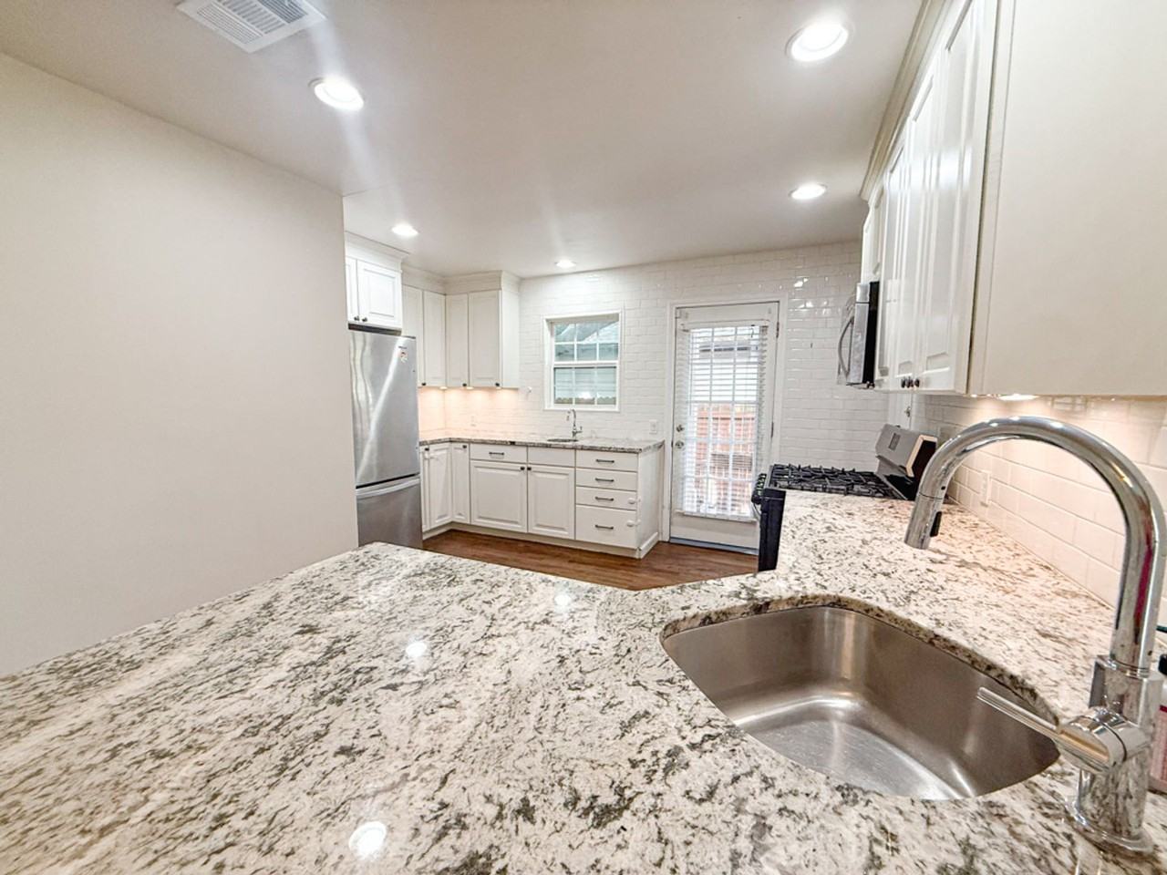 3766 Park Ln - Photo 6 of 22