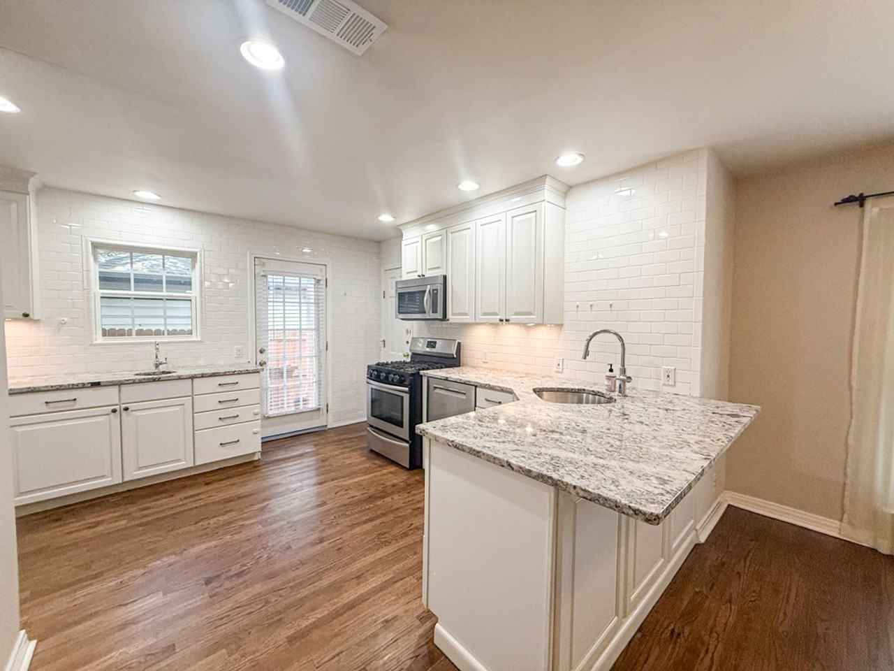 3766 Park Ln - Photo 7 of 22