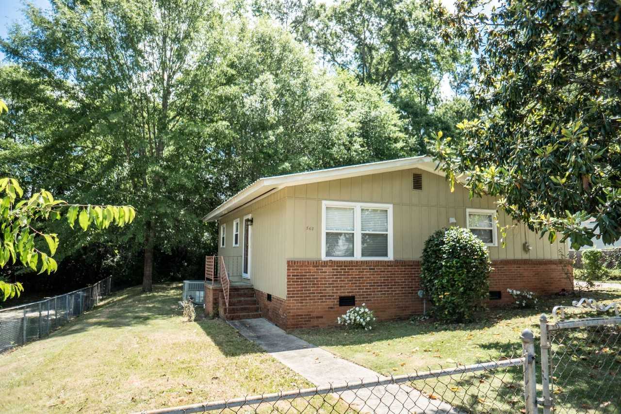 560 Lincoln St - Photo 2 of 22