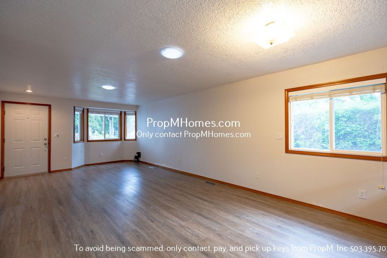2627 Se Park Ave - Photo 3 of 19