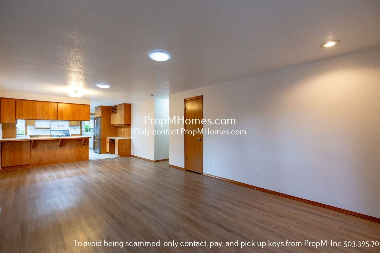 2627 Se Park Ave - Photo 4 of 19