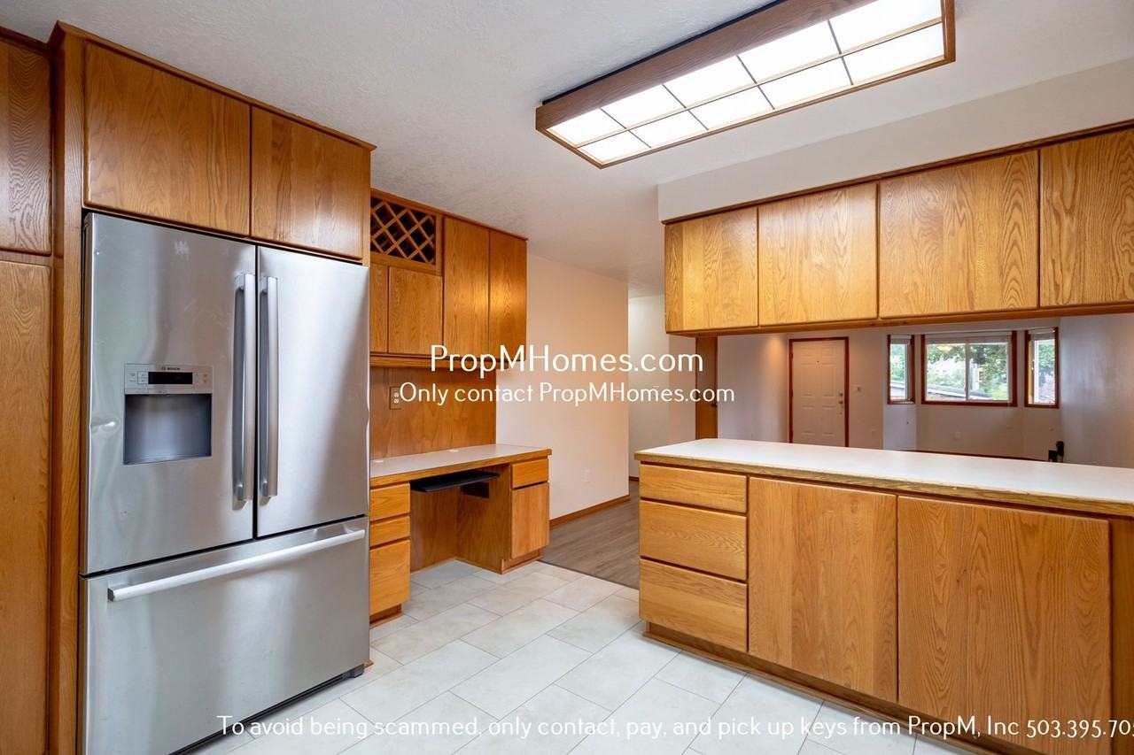2627 Se Park Ave - Photo 5 of 19
