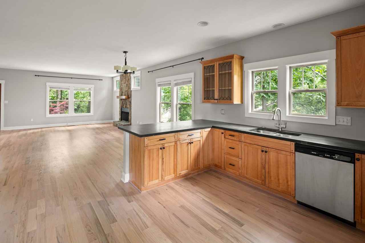 34 Pinecroft Rd - Photo 6 of 28