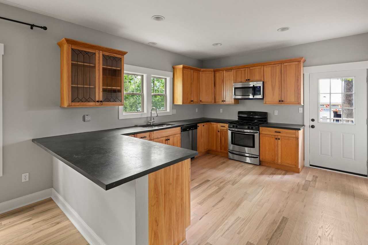 34 Pinecroft Rd - Photo 7 of 28