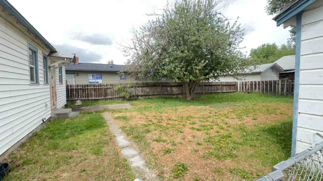 127 Se 11th St - Photo 2 of 13