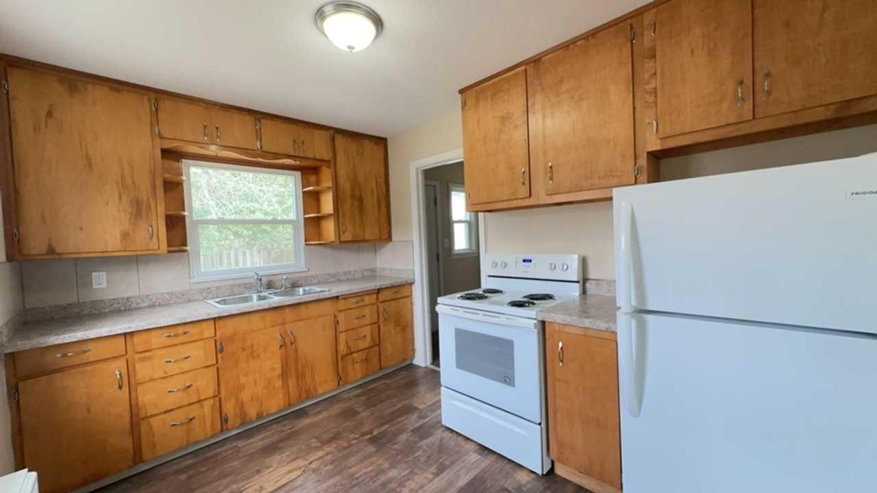127 Se 11th St - Photo 4 of 13