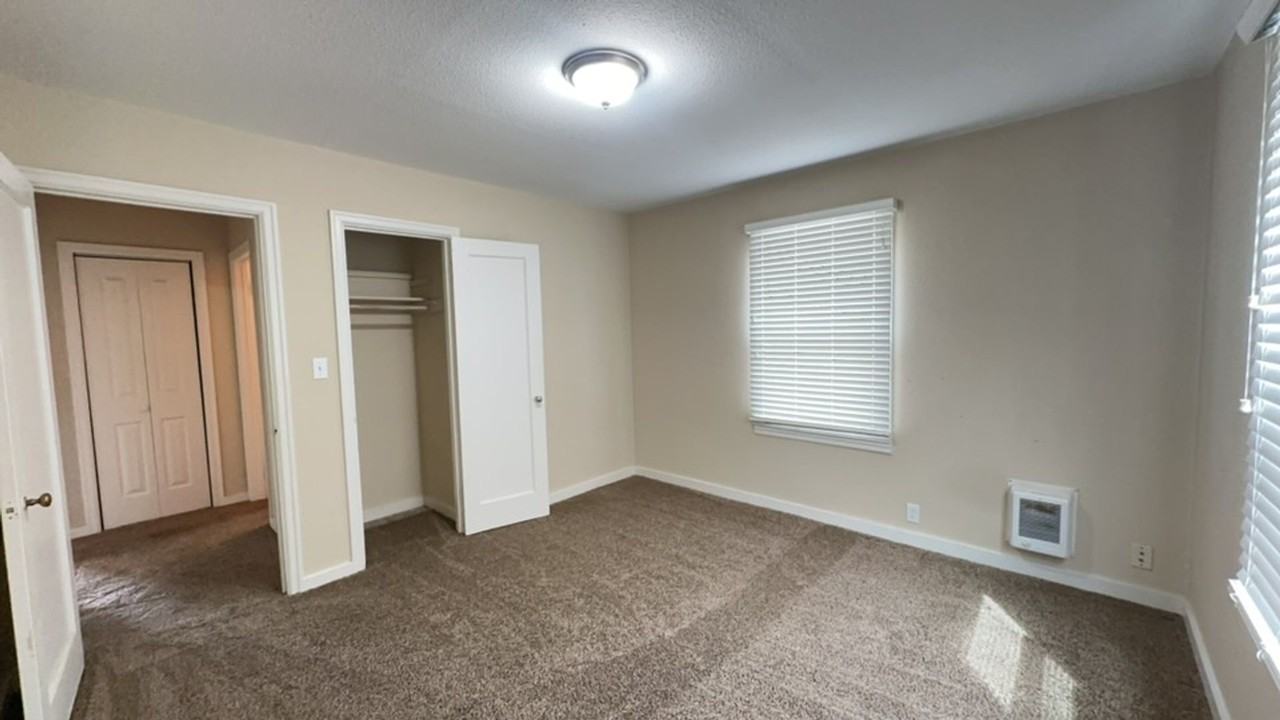 127 Se 11th St - Photo 6 of 13